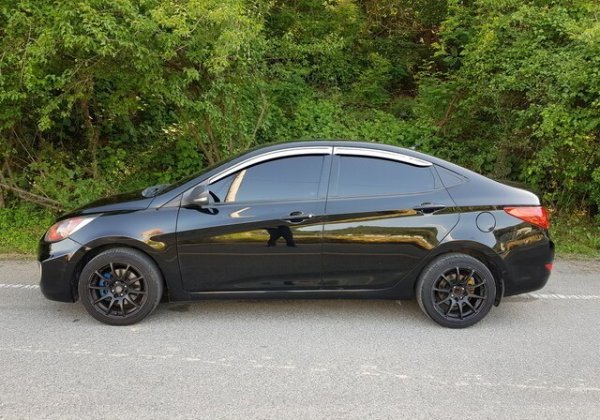 2011 HYUNDAI ACCENT LHD