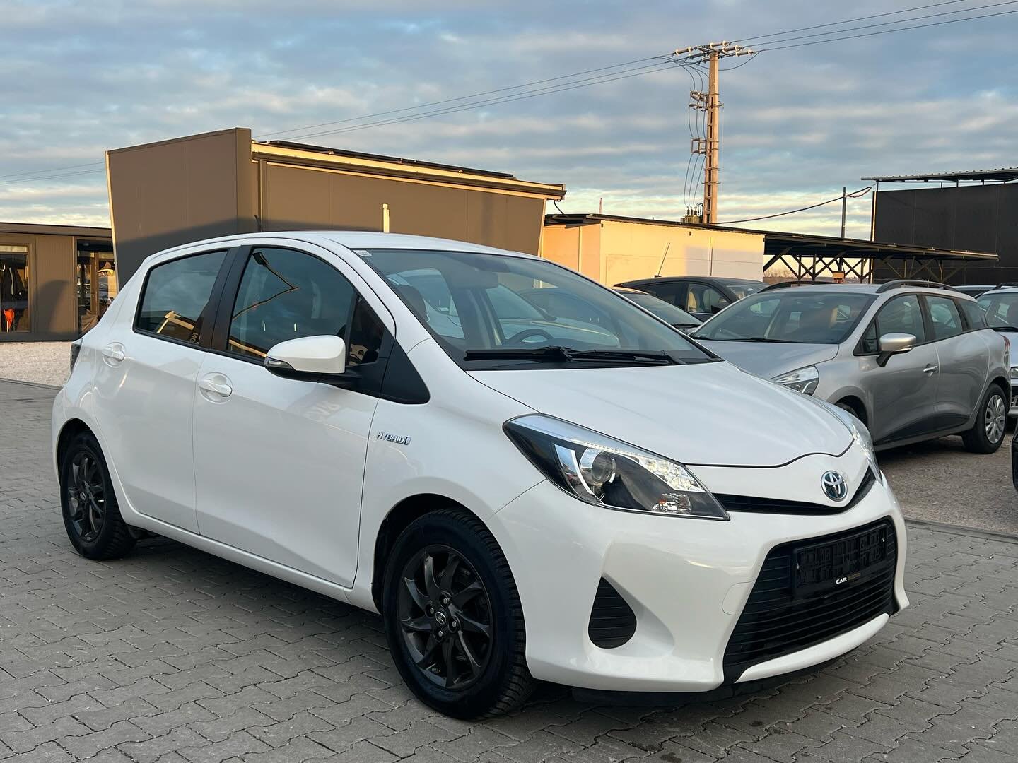 2014 TOYOTA YARIS 1.5 HSD LHD (1)