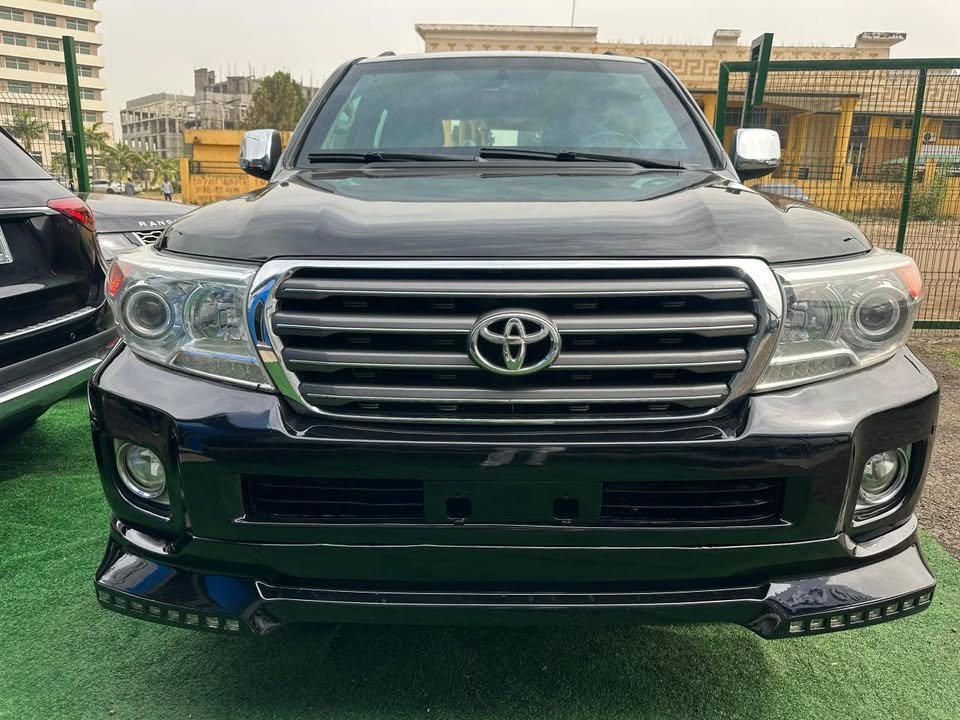 2015 TOYOTA LAND CRUISER V8 RHD - Image 2