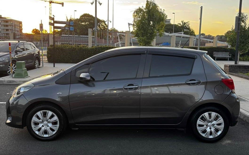 2014 TOYOTA YARIS 1.5 HSD LHD (2)